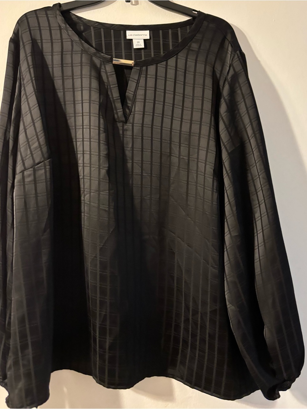 Liz Claiborne Black Windowpane V-Notch Blouse